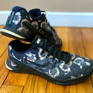 Nike Metcon Black Floral Size 7